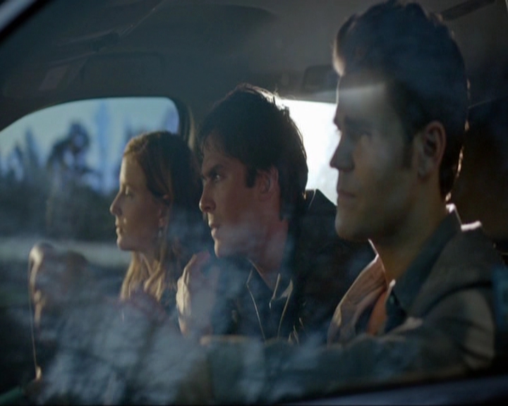 VampireDiariesWorld-dot-nl_7x05LiveThroughThis0607.jpg