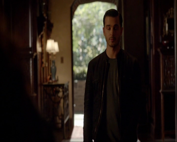 VampireDiariesWorld-dot-nl_7x05LiveThroughThis0859.jpg