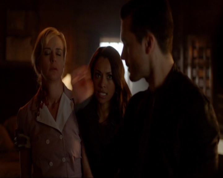 VampireDiariesWorld-dot-nl_7x05LiveThroughThis0888.jpg