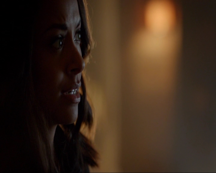 VampireDiariesWorld-dot-nl_7x05LiveThroughThis0900.jpg