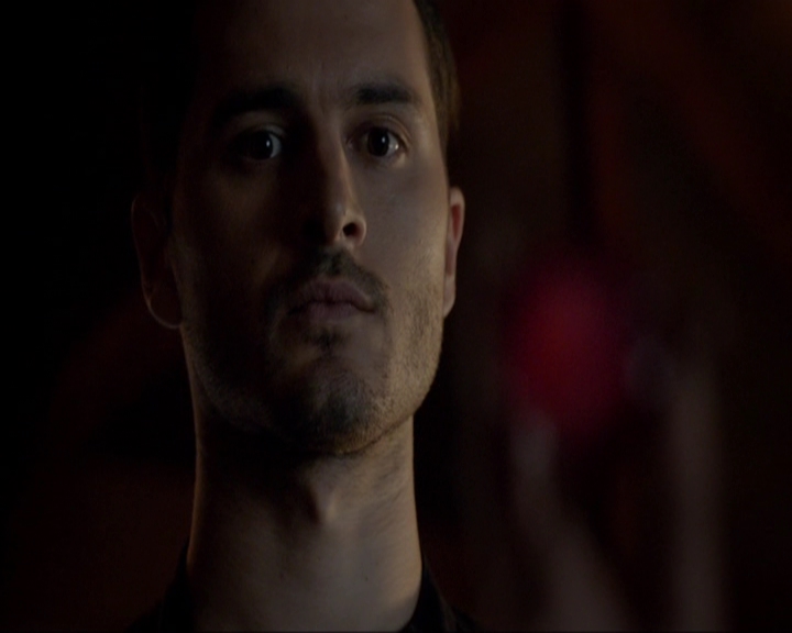 VampireDiariesWorld-dot-nl_7x05LiveThroughThis0927.jpg