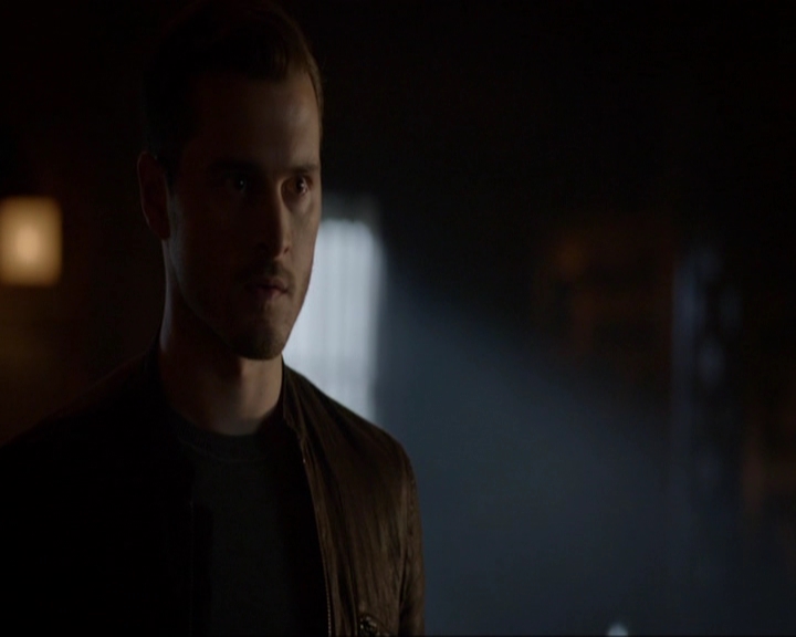 VampireDiariesWorld-dot-nl_7x05LiveThroughThis1120.jpg