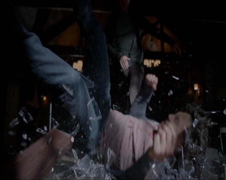 VampireDiariesWorld-dot-nl_7x05LiveThroughThis1122.jpg