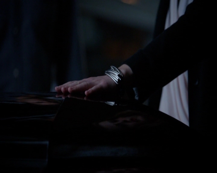 VampireDiariesWorld-dot-nl_7x05LiveThroughThis1280.jpg