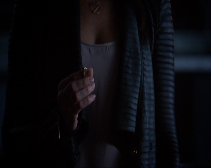 VampireDiariesWorld-dot-nl_7x05LiveThroughThis1361.jpg