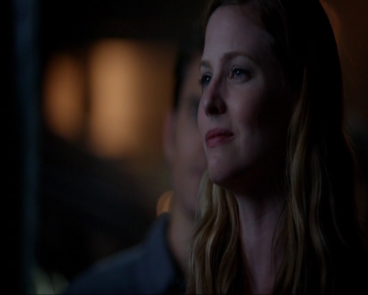 VampireDiariesWorld-dot-nl_7x05LiveThroughThis1389.jpg