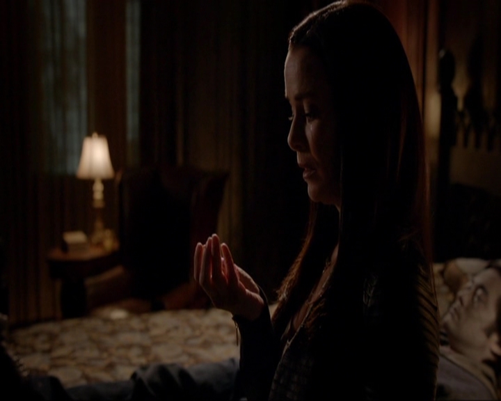VampireDiariesWorld-dot-nl_7x05LiveThroughThis1799.jpg