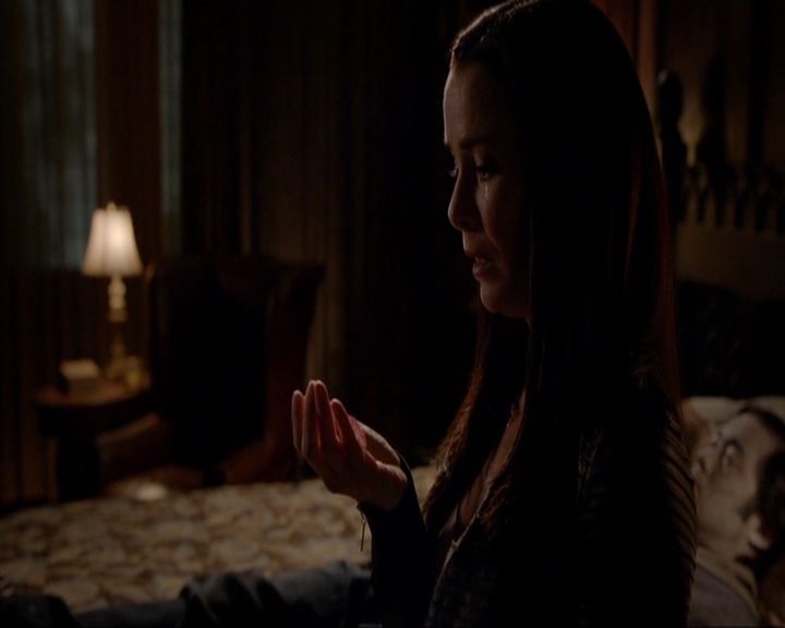 VampireDiariesWorld-dot-nl_7x05LiveThroughThis1800.jpg