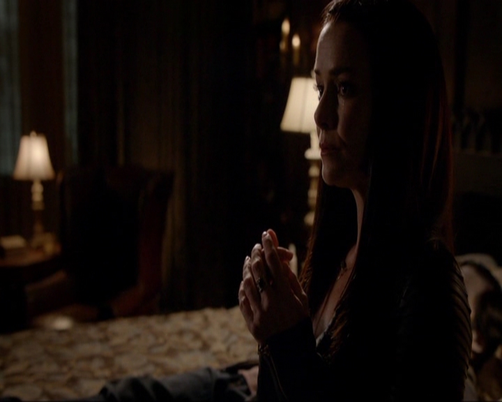 VampireDiariesWorld-dot-nl_7x05LiveThroughThis1802.jpg