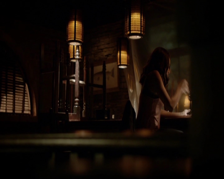 VampireDiariesWorld-dot-nl_7x05LiveThroughThis1811.jpg