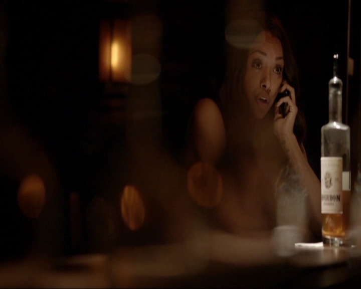 VampireDiariesWorld-dot-nl_7x05LiveThroughThis1819.jpg