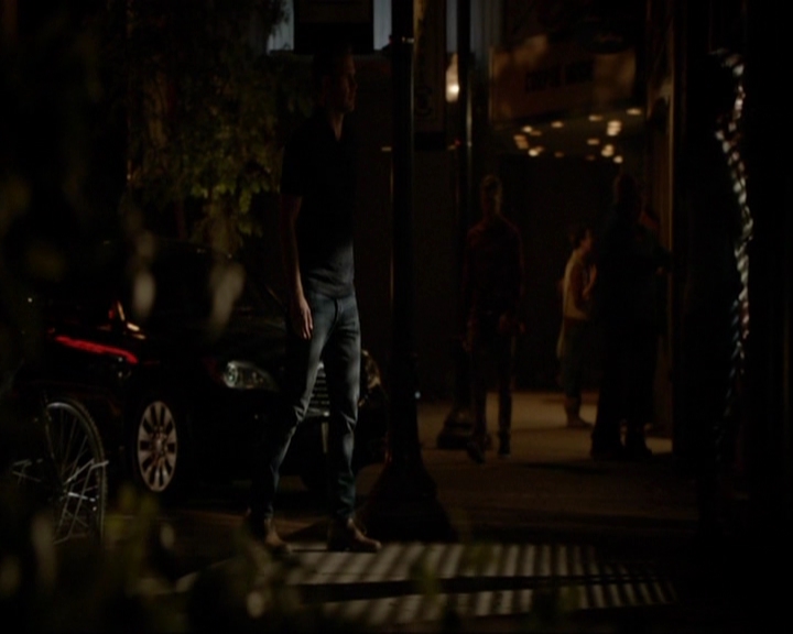 VampireDiariesWorld-dot-nl_7x05LiveThroughThis1862.jpg