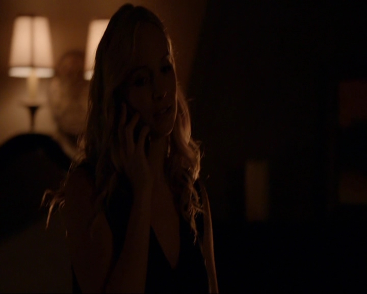 VampireDiariesWorld-dot-nl_7x05LiveThroughThis1944.jpg