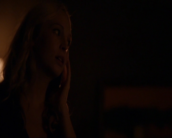 VampireDiariesWorld-dot-nl_7x05LiveThroughThis1946.jpg