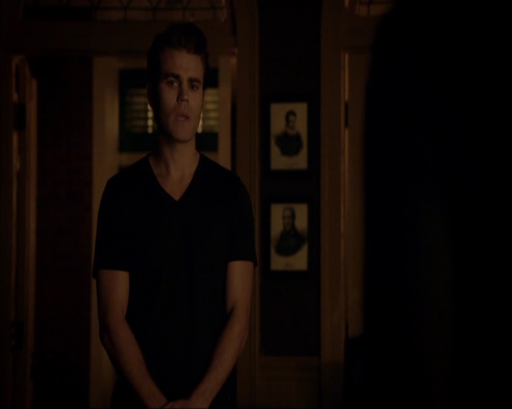 VampireDiariesWorld-dot-nl_7x05LiveThroughThis1992.jpg