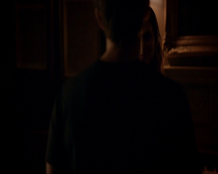 VampireDiariesWorld-dot-nl_7x05LiveThroughThis2075.jpg