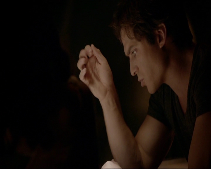 VampireDiariesWorld-dot-nl_7x05LiveThroughThis2106.jpg