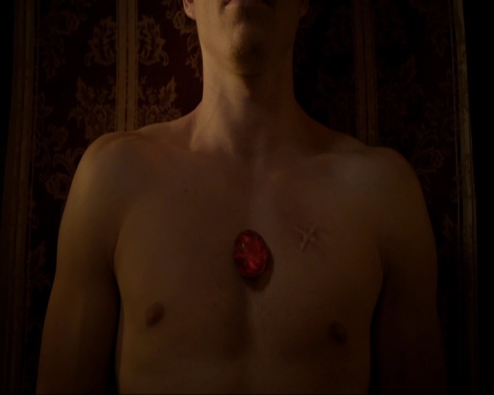 VampireDiariesWorld-dot-nl_7x05LiveThroughThis2126.jpg