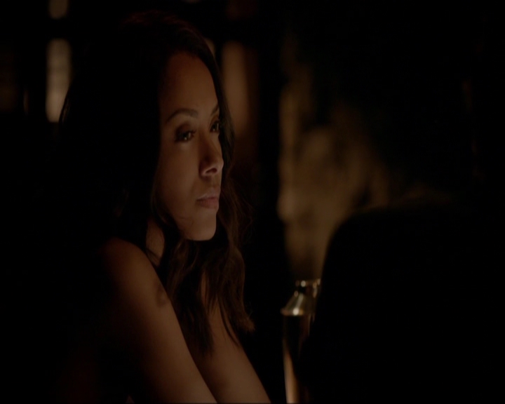 VampireDiariesWorld-dot-nl_7x05LiveThroughThis2143.jpg