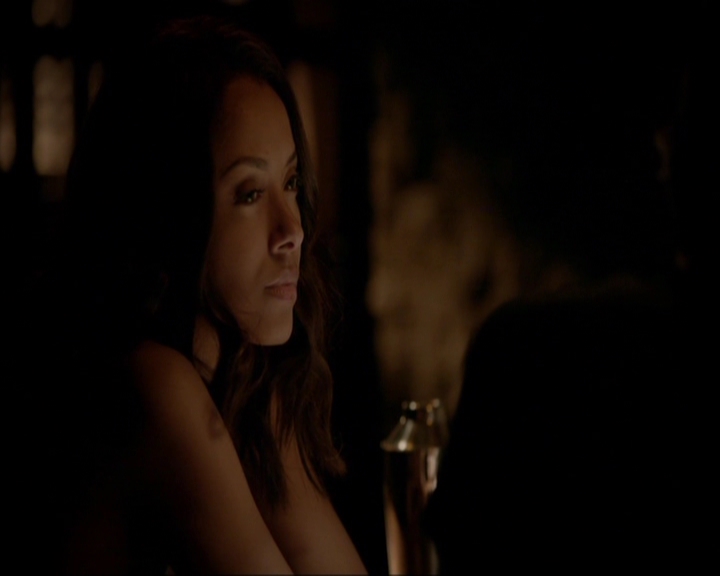 VampireDiariesWorld-dot-nl_7x05LiveThroughThis2145.jpg