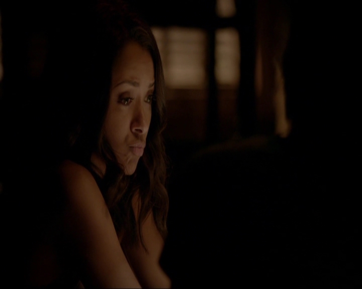 VampireDiariesWorld-dot-nl_7x05LiveThroughThis2190.jpg