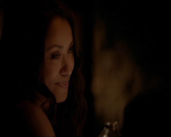 VampireDiariesWorld-dot-nl_7x05LiveThroughThis2205.jpg