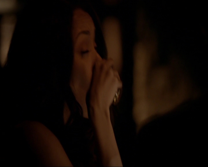 VampireDiariesWorld-dot-nl_7x05LiveThroughThis2211.jpg