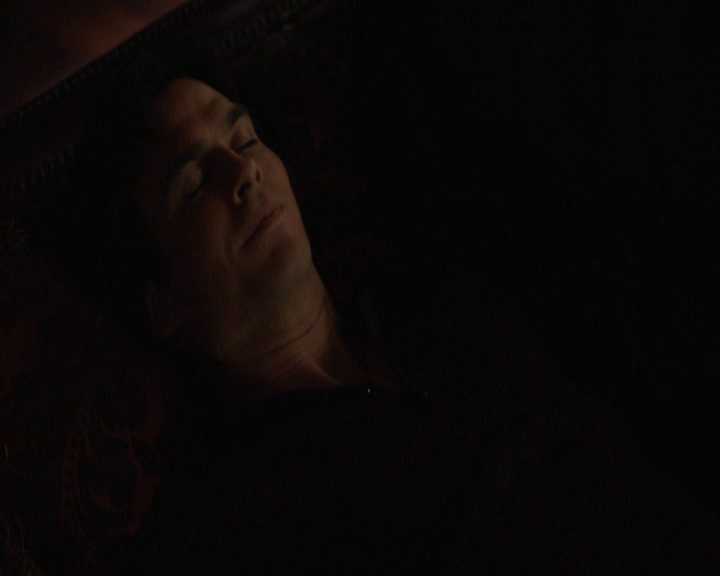 VampireDiariesWorld-dot-nl_7x08HoldMeThrillMeKissMeKillMe-deletedscenes0026.jpg