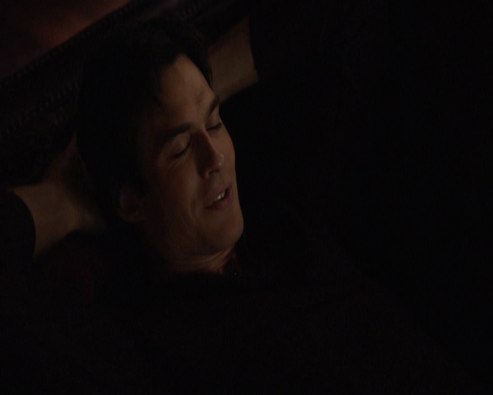 VampireDiariesWorld-dot-nl_7x08HoldMeThrillMeKissMeKillMe-deletedscenes0027.jpg