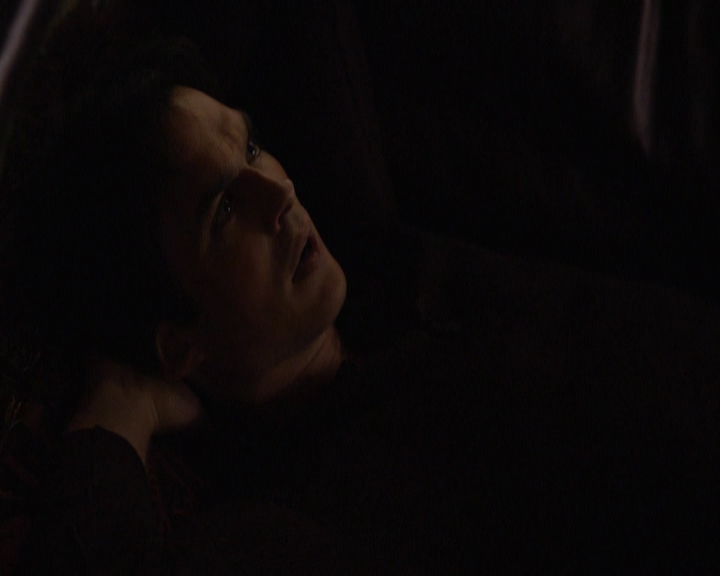 VampireDiariesWorld-dot-nl_7x08HoldMeThrillMeKissMeKillMe-deletedscenes0036.jpg