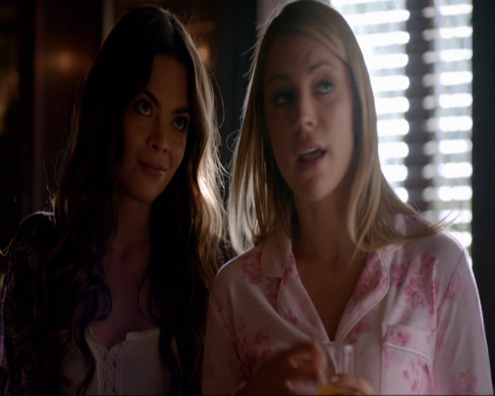 VampireDiariesWorld-dot-nl_7x08HoldMeThrillMeKissMeKillMe0182.jpg