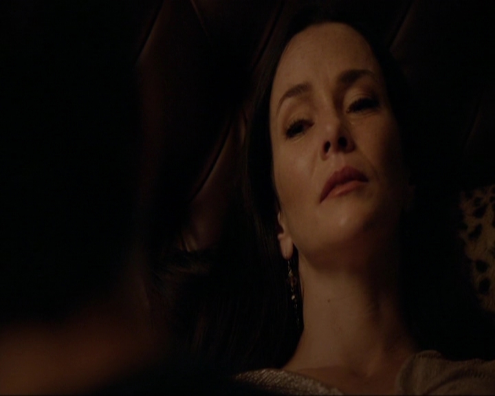 VampireDiariesWorld-dot-nl_7x08HoldMeThrillMeKissMeKillMe2039.jpg VampireDiariesWorld-dot-nl_7x08HoldMeThrillMeKissMeKillMe2039.jpg