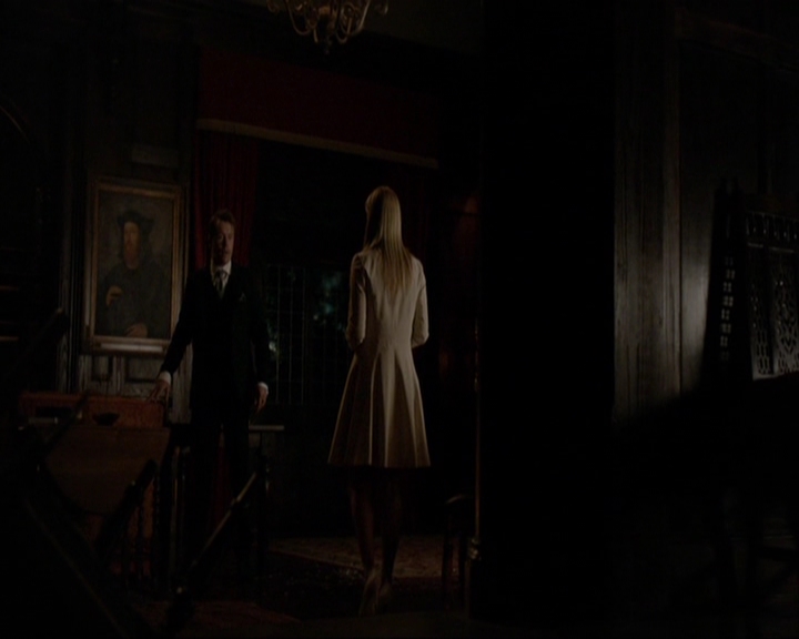VampireDiariesWorld-dot-nl_7x08HoldMeThrillMeKissMeKillMe2077.jpg