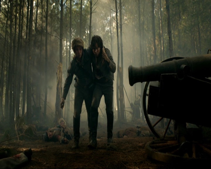 VampireDiariesWorld-dot-nl_7x10HellIsOtherPeople0057.jpg