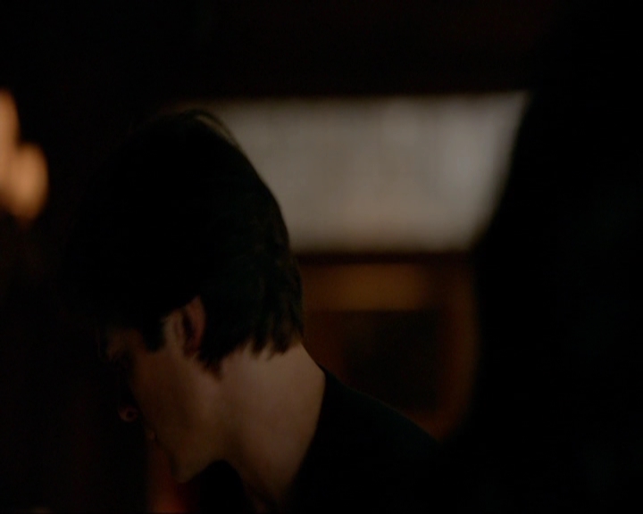 VampireDiariesWorld-dot-nl_7x10HellIsOtherPeople0660.jpg