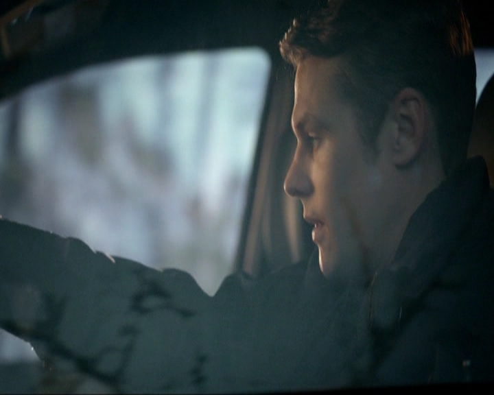 VampireDiariesWorld-dot-nl_7x10HellIsOtherPeople0702.jpg