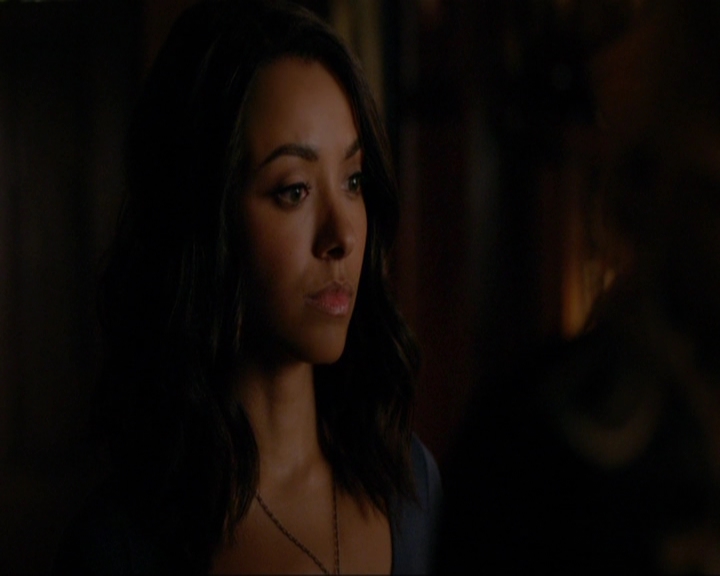 VampireDiariesWorld-dot-nl_7x10HellIsOtherPeople0728.jpg