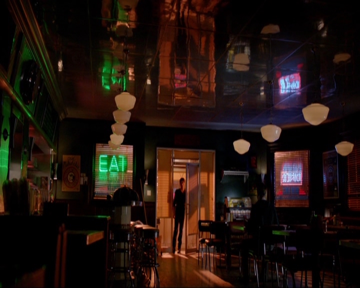 VampireDiariesWorld-dot-nl_7x10HellIsOtherPeople0834.jpg