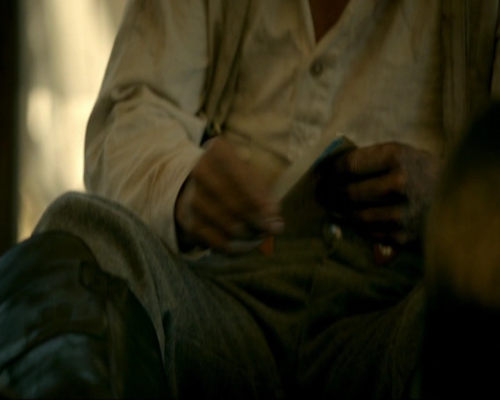 VampireDiariesWorld-dot-nl_7x10HellIsOtherPeople1007.jpg