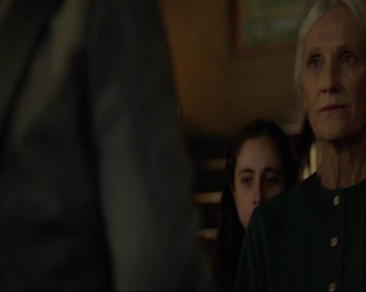 VampireDiariesWorld-dot-nl_7x10HellIsOtherPeople1540.jpg