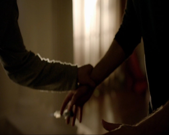 VampireDiariesWorld-dot-nl_7x10HellIsOtherPeople2196.jpg