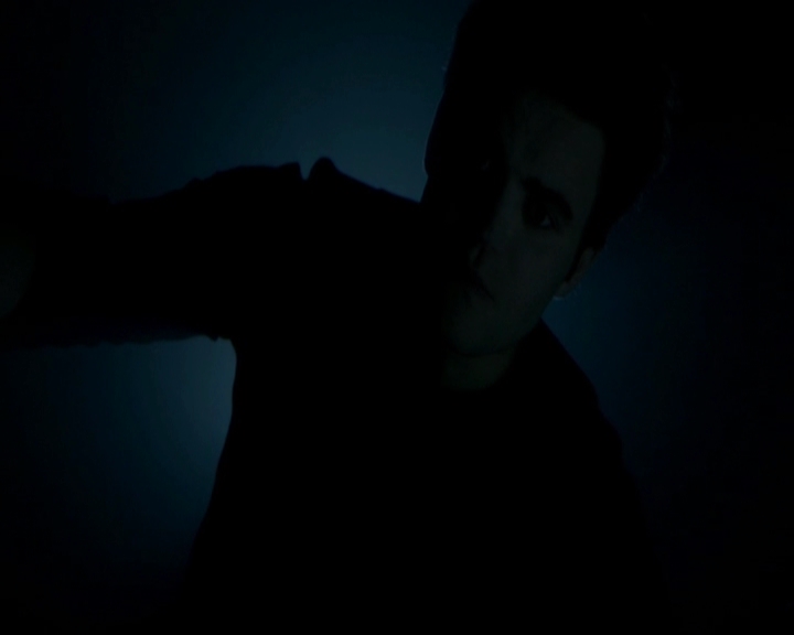 VampireDiariesWorld-dot-nl_7x11ThingsWeLostInTheFire0150.jpg