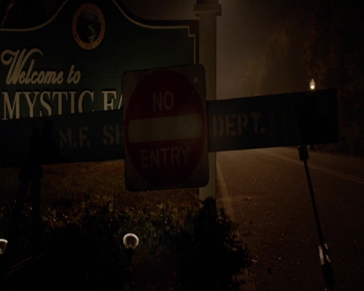 VampireDiariesWorld-dot-nl_7x11ThingsWeLostInTheFire0324.jpg