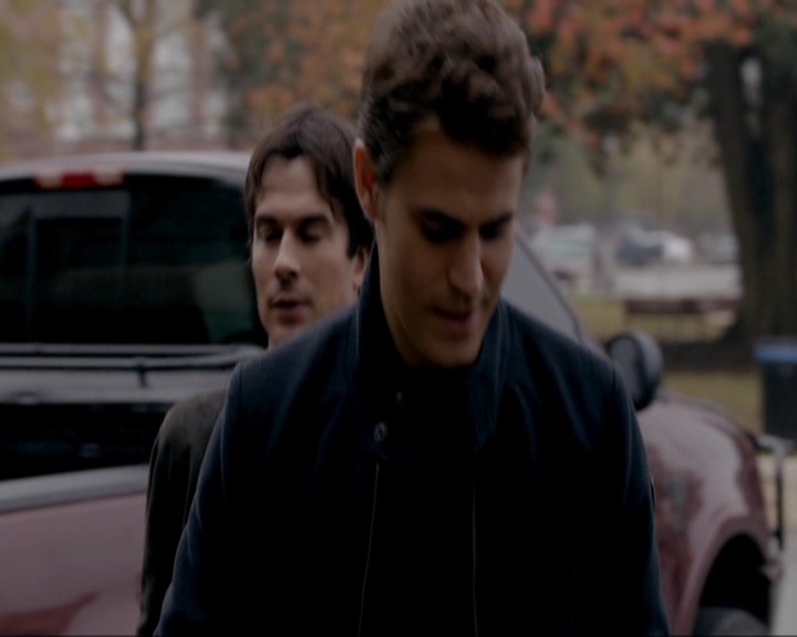 VampireDiariesWorld-dot-nl_7x11ThingsWeLostInTheFire0617.jpg