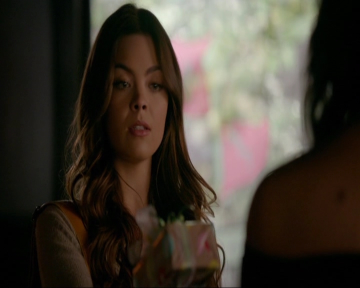 VampireDiariesWorld-dot-nl_7x11ThingsWeLostInTheFire0925.jpg
