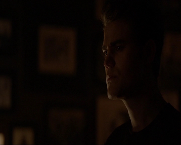 VampireDiariesWorld-dot-nl_7x11ThingsWeLostInTheFire2150.jpg