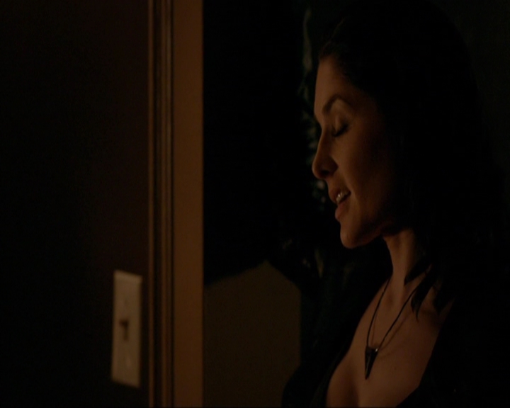 VampireDiariesWorld-dot-nl_7x12PostcardsFromTheEdge2128.jpg