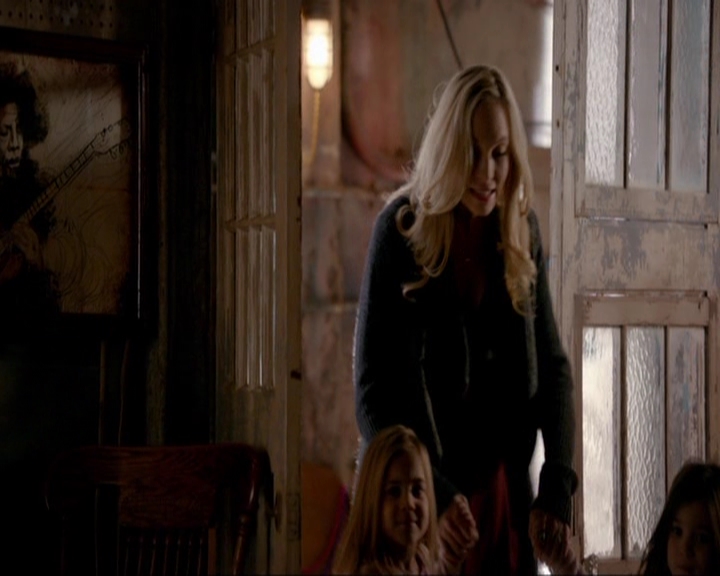 VampireDiariesWorld-dot-nl_7x14MoonlightOnTheBayou0004.jpg