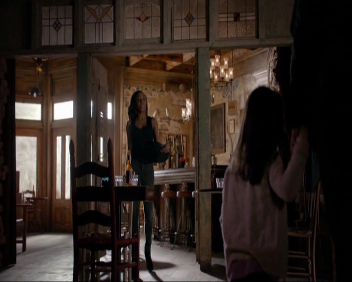 VampireDiariesWorld-dot-nl_7x14MoonlightOnTheBayou0012.jpg