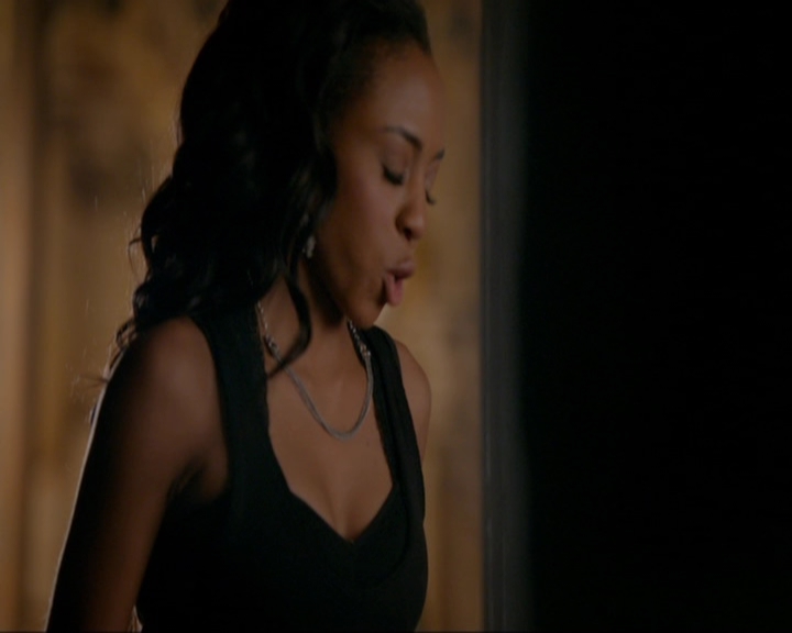 VampireDiariesWorld-dot-nl_7x14MoonlightOnTheBayou0036.jpg